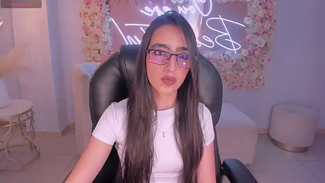 Snapshot of LarisaSmirnov chatting on 11.27.25 LarisaSmirnov online show from 11.27.25