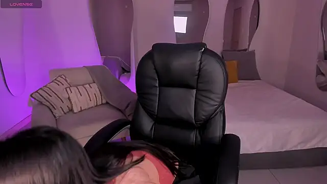 Snapshot of LarisaSmirnov chatting on 12.04.25 LarisaSmirnov online show from 12.04.25