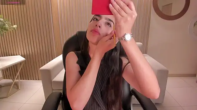 Snapshot of LarisaSmirnov chatting on 12.20.25 LarisaSmirnov online show from 12.20.25