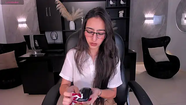 Snapshot of LarisaSmirnov chatting on 01.12.26 LarisaSmirnov online show from 01.12.26