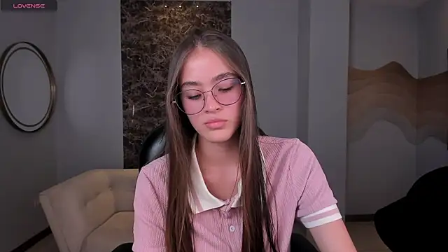 MaiaCollins online show from 10.04.25