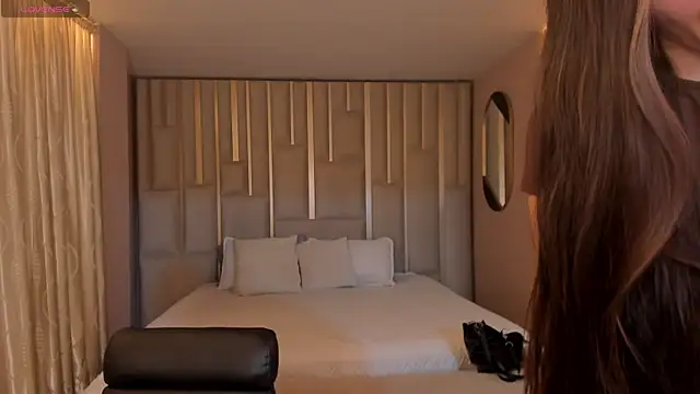 MaiaCollins online show from 12.04.25