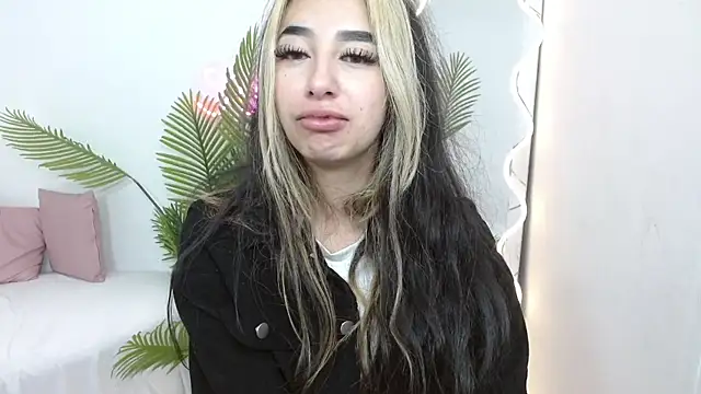 Snapshot of Malory_tay1 chatting on 09.28.25 Malory tay1 online show from 09.28.25