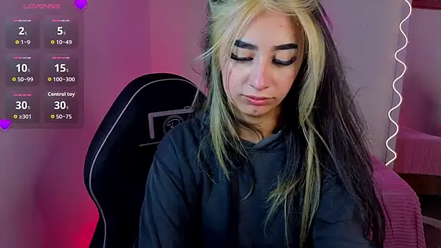 Snapshot of Malory_tay1 chatting on 10.29.25 Malory tay1 online show from 10.29.25