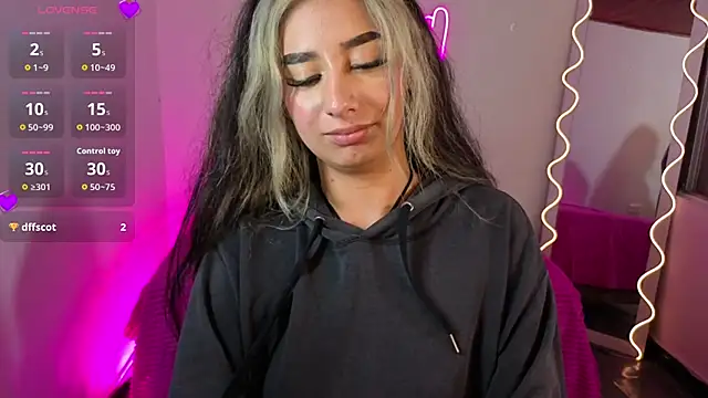 Snapshot of Malory_tay1 chatting on 11.08.25 Malory tay1 online show from 11.08.25