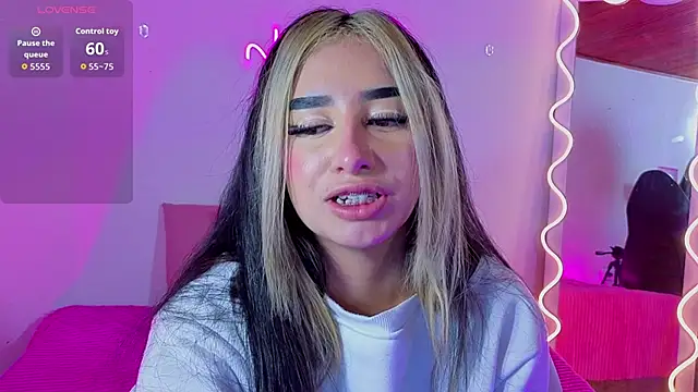 Snapshot of Malory_tay1 chatting on 11.19.25 Malory tay1 online show from 11.19.25