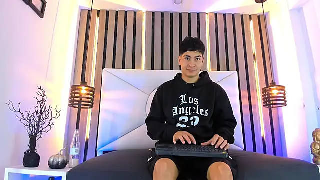 Jhojan twink online show from 10.23.25