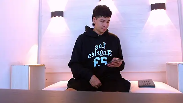 Jhojan twink online show from 12.16.25