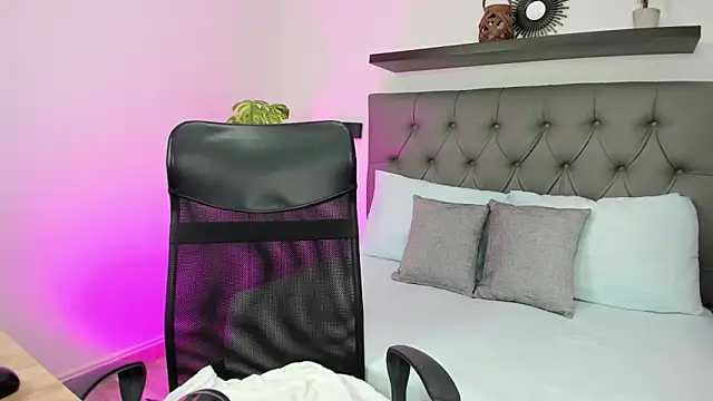 Snapshot of nina_blake chatting on 10.13.25 nina blake online show from 10.13.25