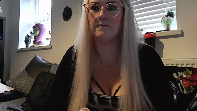 Sizzling Indie36 online show from 10.13.25