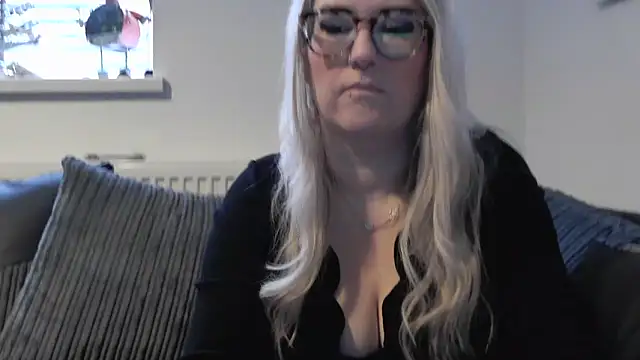 Sizzling Indie36 online show from 11.27.25