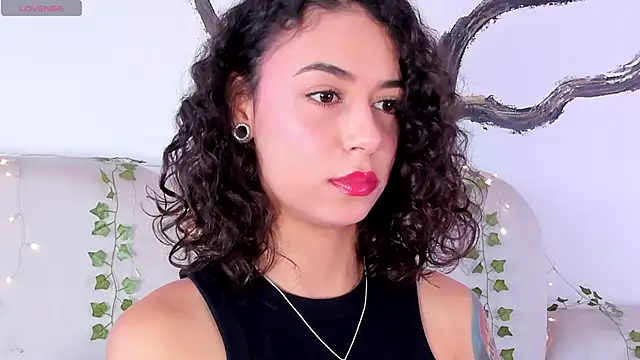 Snapshot of AliceStevens_ chatting on 10.21.25 AliceStevens online show from 10.21.25