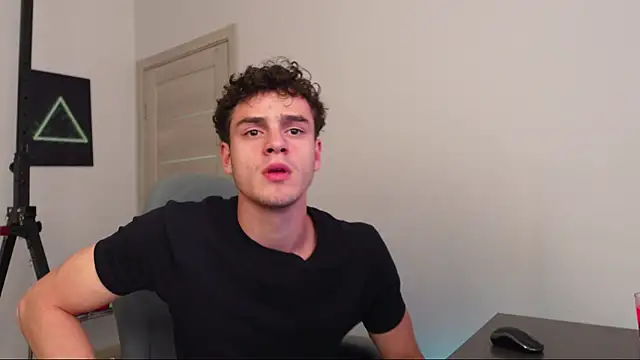 Snapshot of Brad_Holloway chatting on 10.04.25 Brad Holloway online show from 10.04.25