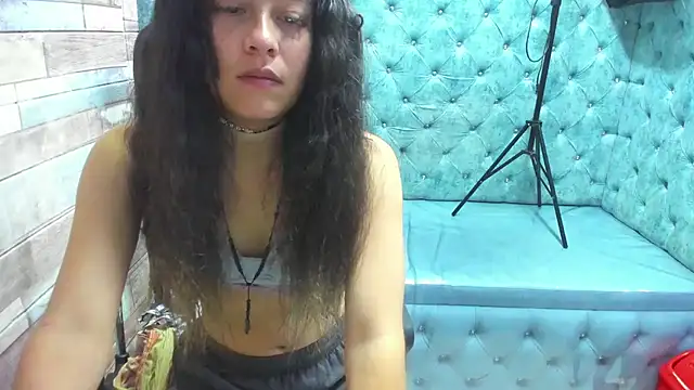 Snapshot of Lizeth_Garcia chatting on 10.18.25 Lizeth Garcia online show from 10.18.25