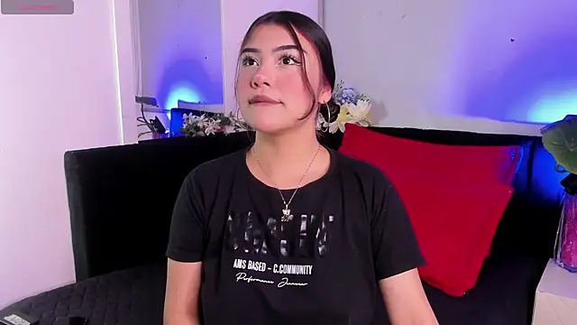 Snapshot of Zamantta chatting on 11.19.25 Zamantta online show from 11.19.25