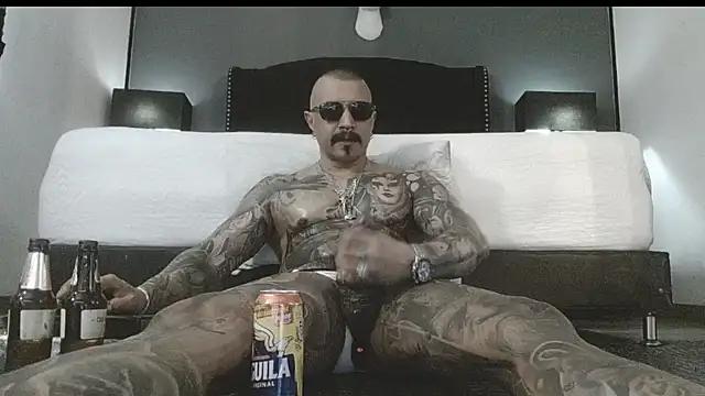 Snapshot of danilog515 chatting on 11.19.25 danilog515 online show from 11.19.25