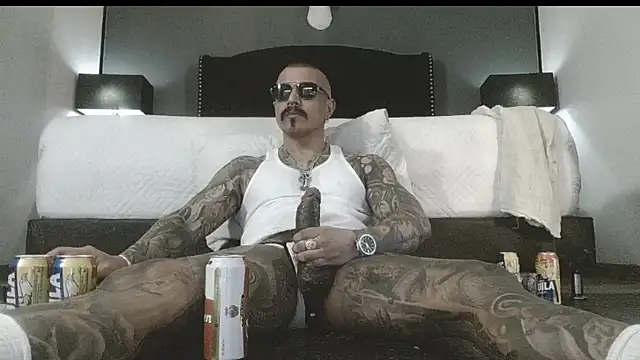 Snapshot of danilog515 chatting on 11.25.25 danilog515 online show from 11.25.25