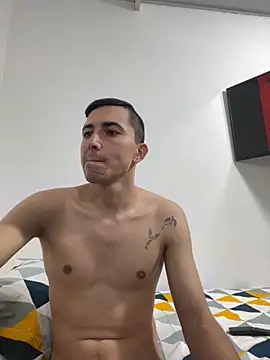 pareja curiosa19 online show from 10.14.25