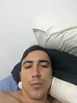 pareja curiosa19 online show from 12.16.25