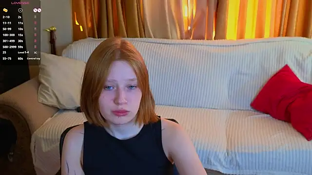 Snapshot of Tara_Lawson chatting on 10.02.25 Tara Lawson online show from 10.02.25