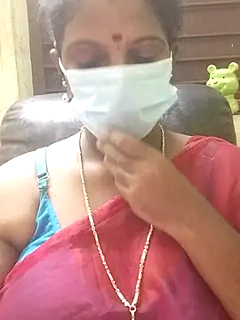 Snapshot of poojaa-rani chatting on 10.18.25 poojaa-rani online show from 10.18.25