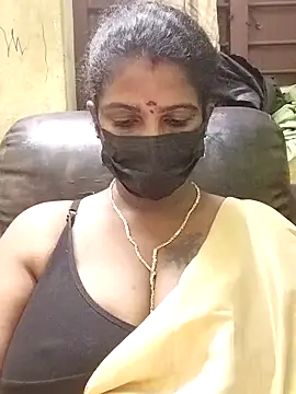 Snapshot of poojaa-rani chatting on 11.06.25 poojaa-rani online show from 11.06.25