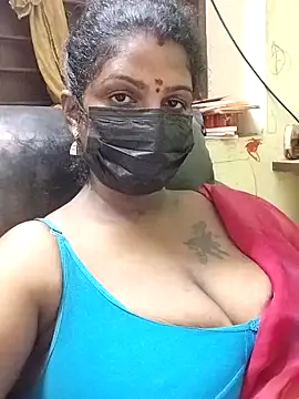 Snapshot of poojaa-rani chatting on 11.07.25 poojaa-rani online show from 11.07.25