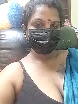 Snapshot of poojaa-rani chatting on 02.27.26 poojaa-rani online show from 02.27.26