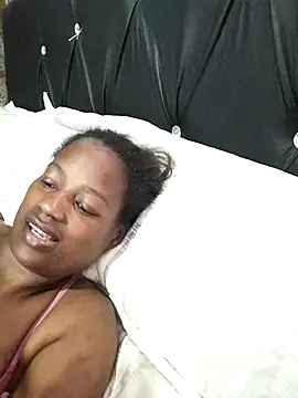 Snapshot of sexylira chatting on 09.18.25 sexylira online show from 09.18.25