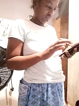 Snapshot of sexylira chatting on 09.22.25 sexylira online show from 09.22.25