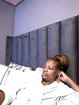 Snapshot of sexylira chatting on 10.02.25 sexylira online show from 10.02.25