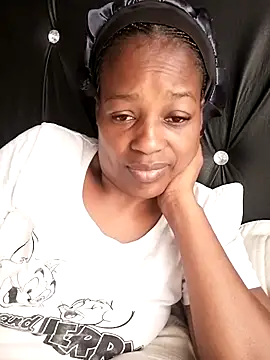 Snapshot of sexylira chatting on 11.28.25 sexylira online show from 11.28.25