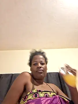 Snapshot of sexylira chatting on 02.18.26 sexylira online show from 02.18.26