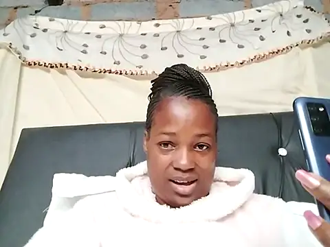 Snapshot of sexylira chatting on 04.14.26 sexylira online show from 04.14.26