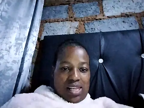 Snapshot of sexylira chatting on 04.19.26 sexylira online show from 04.19.26