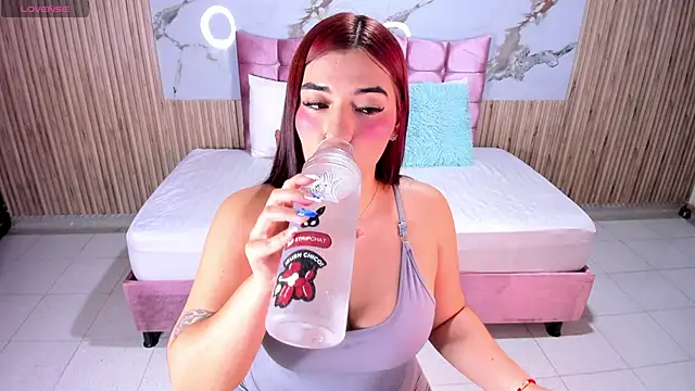 Nicolee19 online show from 05.23.26