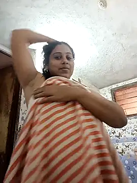 Snapshot of JENNIFERtamil chatting on 11.08.25 JENNIFERtamil online show from 11.08.25