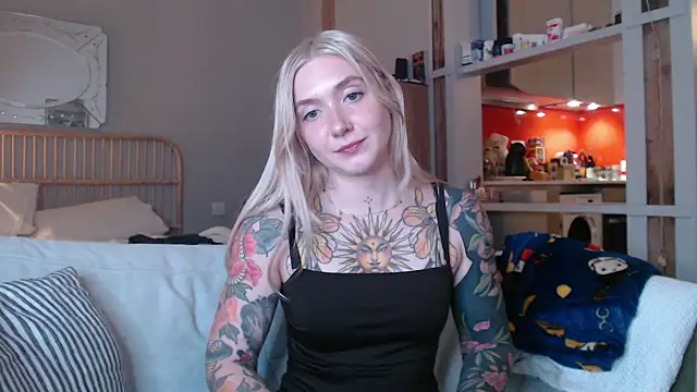 Snapshot of tattoobbgirl chatting on 03.20.25 tattoobbgirl online show from 03.20.25
