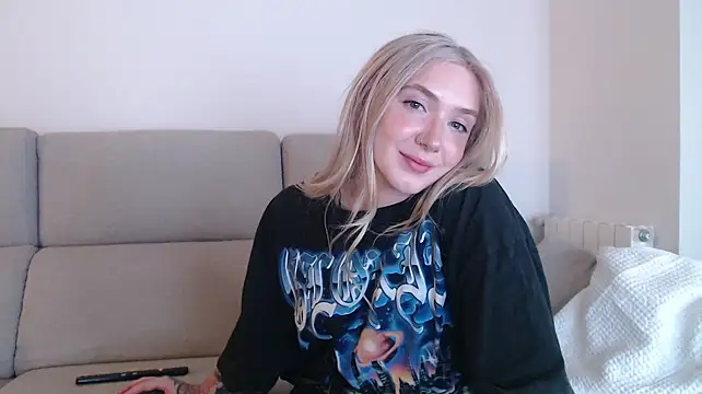 Snapshot of tattoobbgirl chatting on 09.27.25 tattoobbgirl online show from 09.27.25