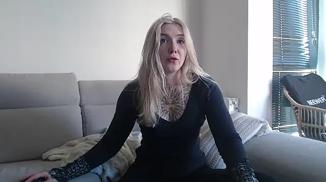 Snapshot of tattoobbgirl chatting on 10.07.25 tattoobbgirl online show from 10.07.25