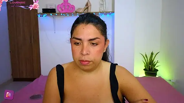 Snapshot of ciacam_ chatting on 11.10.25 ciacam online show from 11.10.25