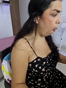 Snapshot of ciacam_ chatting on 11.17.25 ciacam online show from 11.17.25