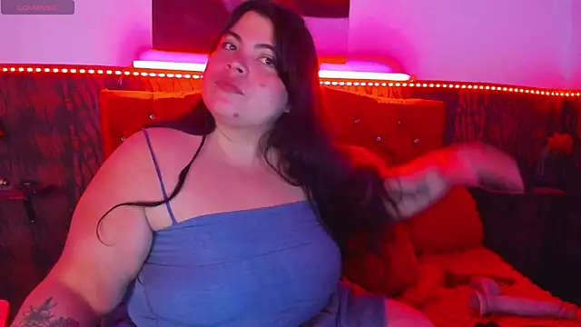 Snapshot of dirtyBBWplay chatting on 04.25.26 dirtyBBWplay online show from 04.25.26