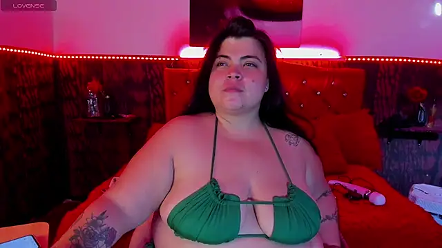 Snapshot of dirtyBBWplay chatting on 05.06.26 dirtyBBWplay online show from 05.06.26