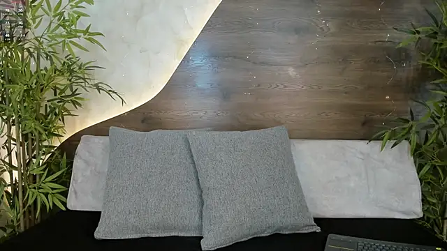 mia lacy  online show from 12.01.25