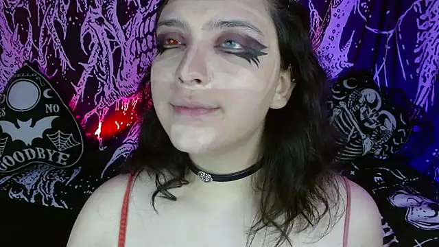 Snapshot of mikaskullcs chatting on 09.19.25 mikaskullcs online show from 09.19.25