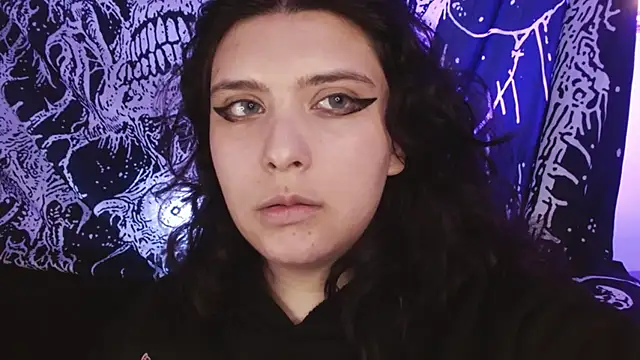 Snapshot of mikaskullcs chatting on 10.07.25 mikaskullcs online show from 10.07.25