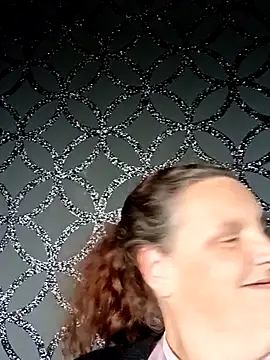 MissQueenBeex online show from 10.04.25