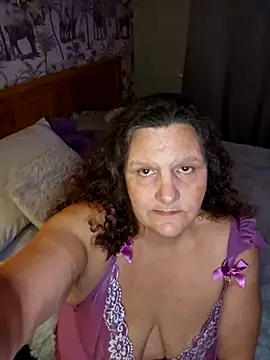 MissQueenBeex online show from 11.05.25