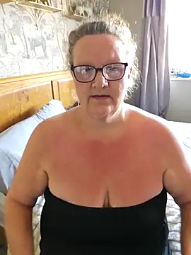 MissQueenBeex online show from 05.24.26